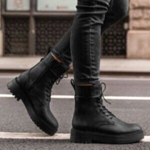 Thursday Boot- Quest